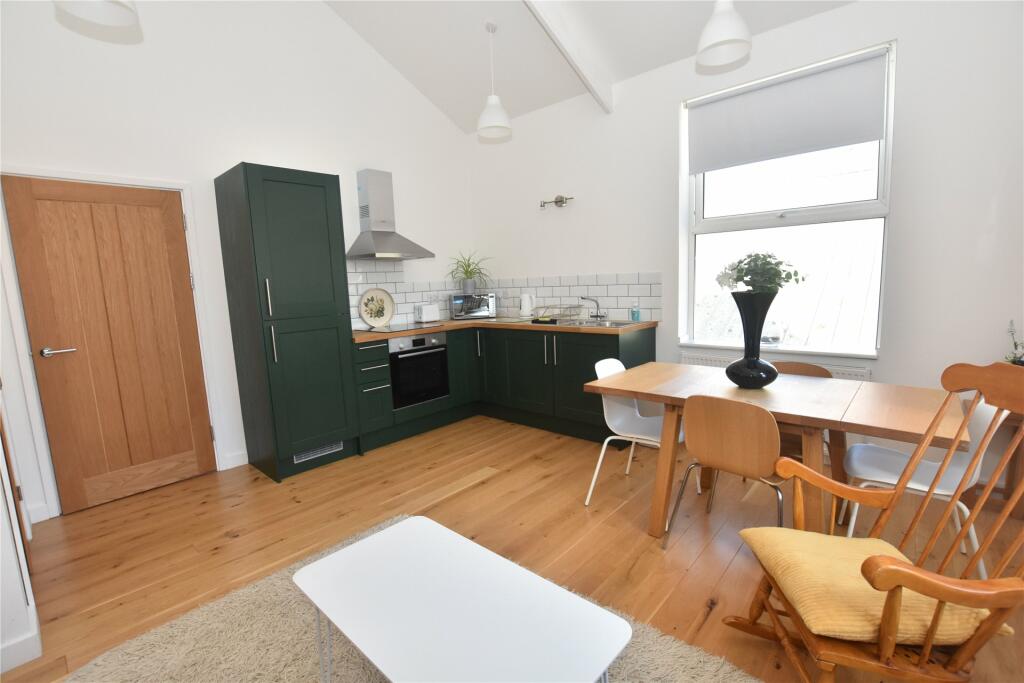 1 bedroom apartment for sale in Street, Teignmouth, Devon, TQ14