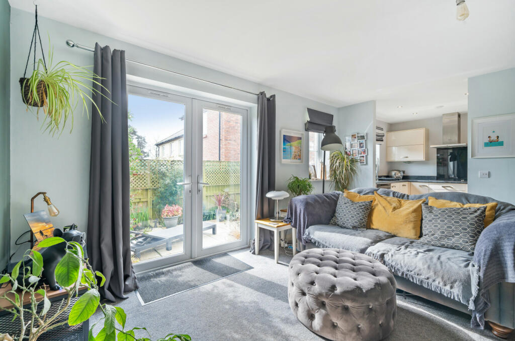 2 bedroom semidetached house for sale in Great Park Close