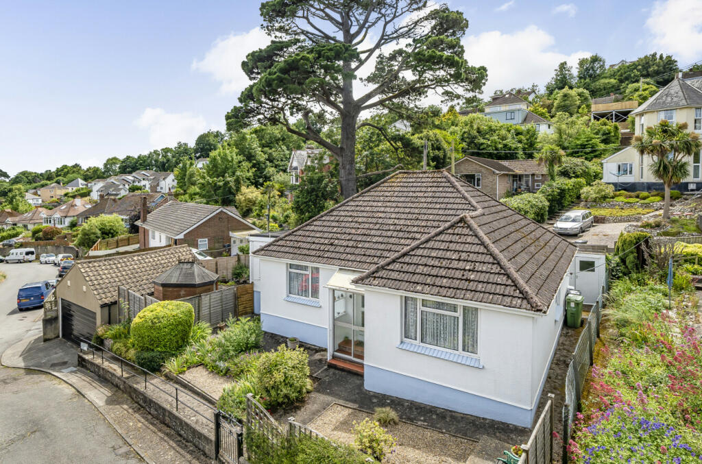 3 bedroom bungalow for sale in Glenside Close, Buckeridge Road