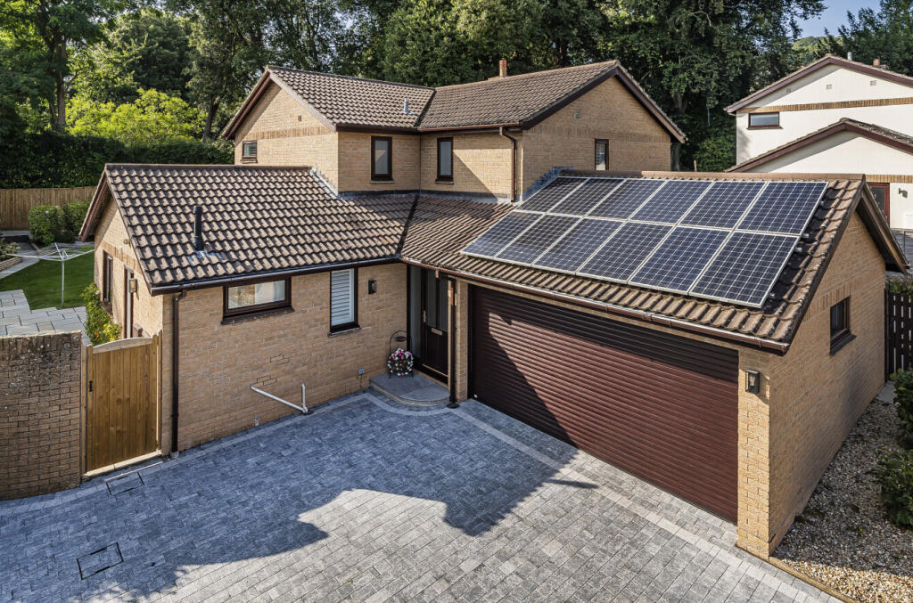 Main image of property: Canons Close, Bishopsteignton, Teignmouth, Devon