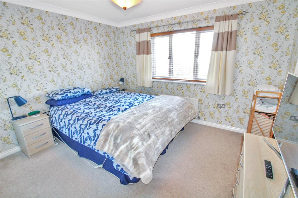 4 bedroom detached house for sale in Twineham Road, Swindon, Wiltshire