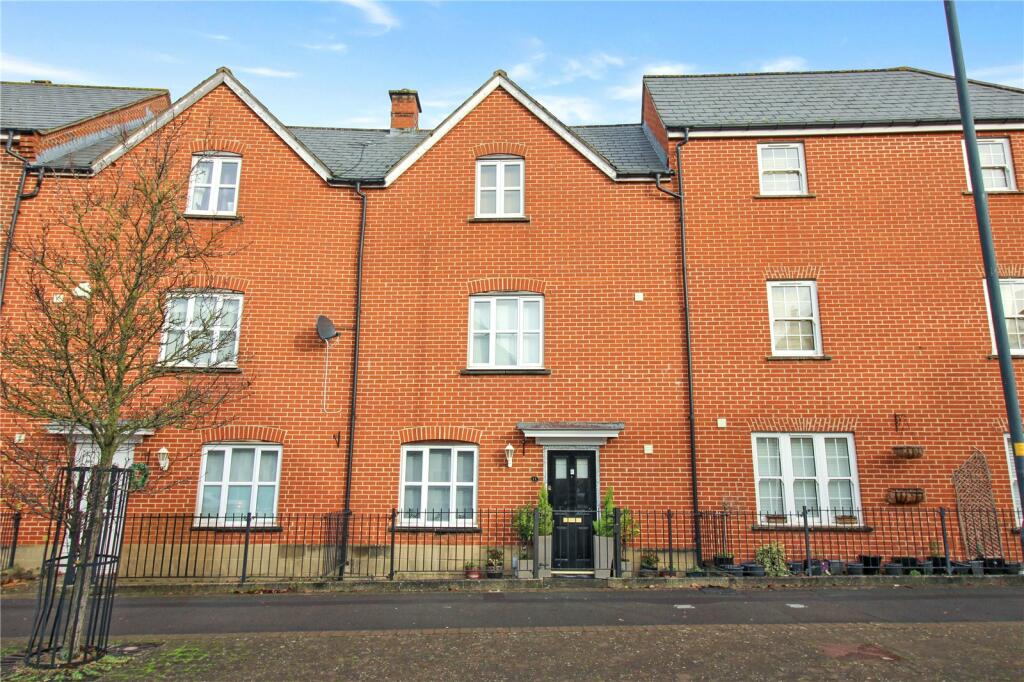 3 bedroom terraced house for sale in Redhouse Way, Swindon, Wiltshire, SN25