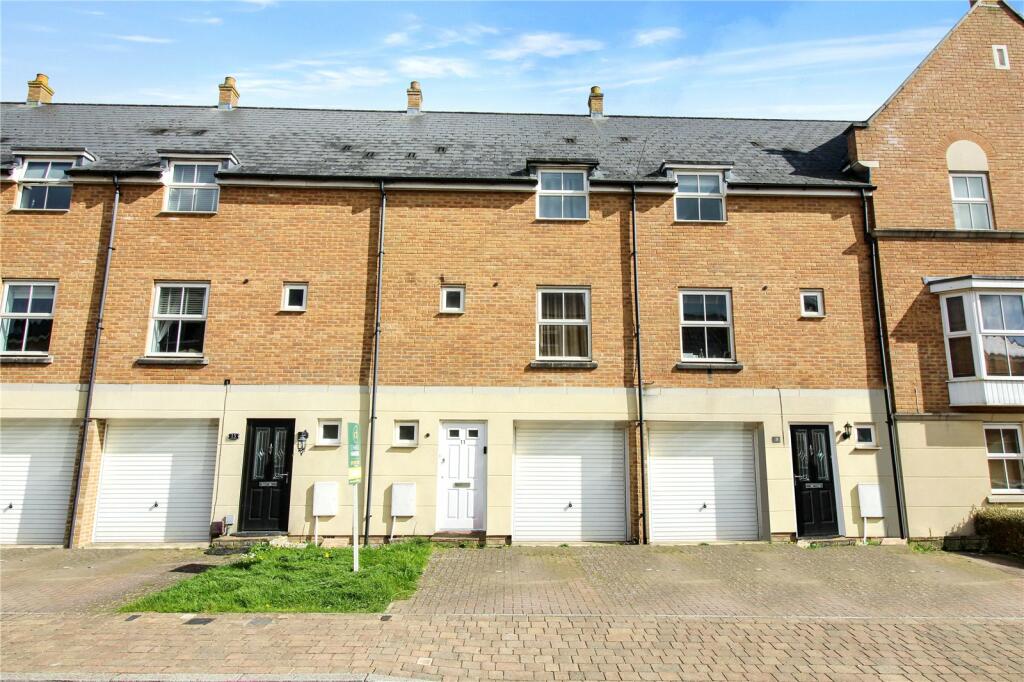 3 bedroom terraced house for sale in Dyson Road, Swindon, Wiltshire, SN25