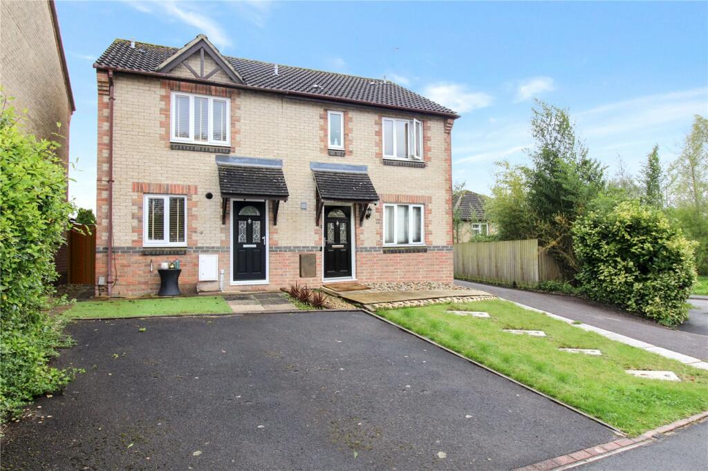 2 bedroom semi-detached house for sale in Thyme Close, Swindon, Wiltshire, SN2