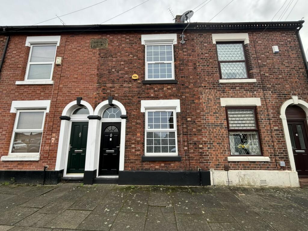 2 bedroom terraced house for sale in Haughton Green Road, Denton, M34