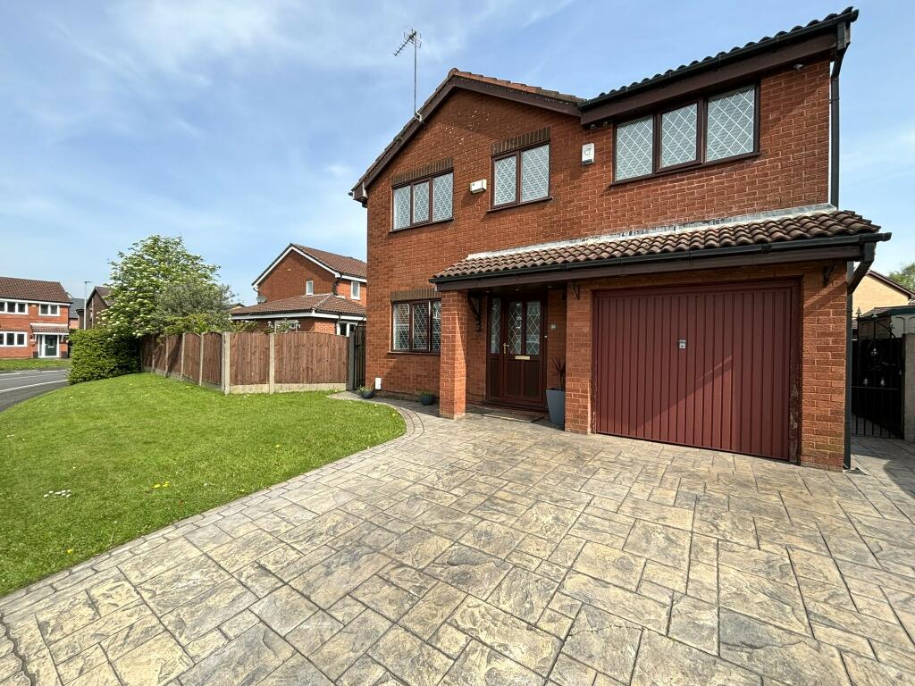 4 bedroom detached house for sale in Leech Brook Avenue, Audenshaw, M34
