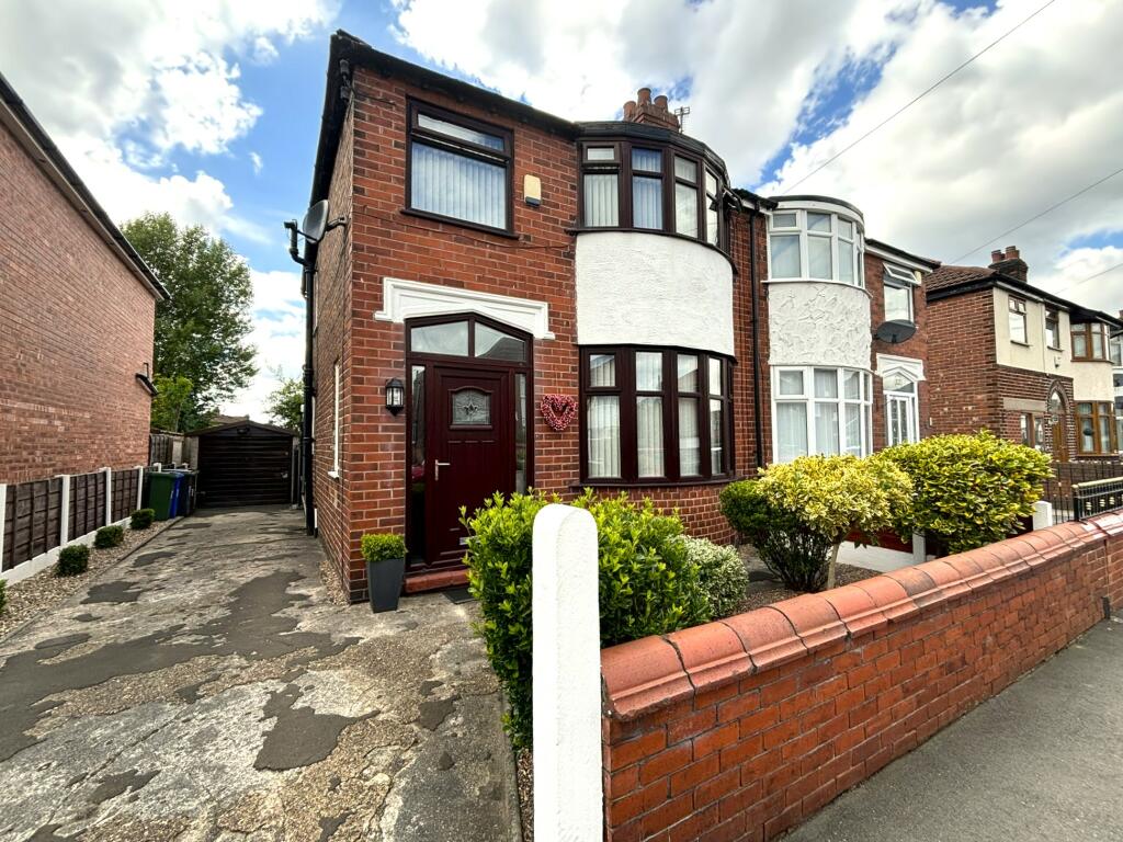 3 bedroom semidetached house for sale in Circular Road, Denton
