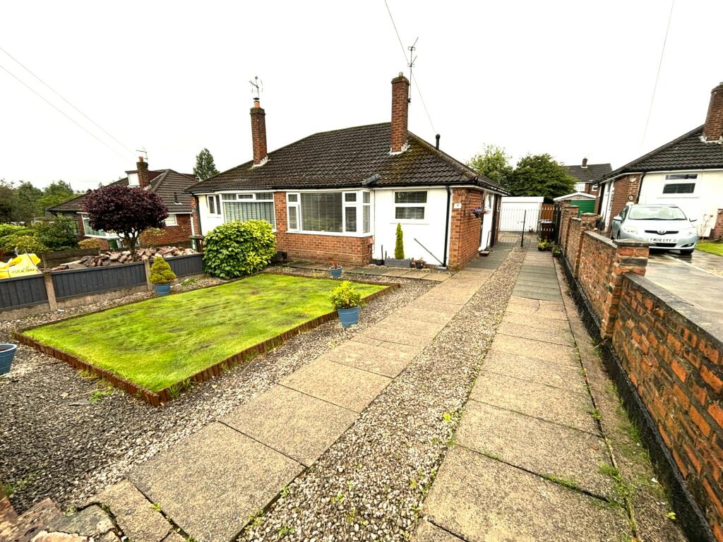 2 bedroom semidetached bungalow for sale in Ainsworth Close, Denton