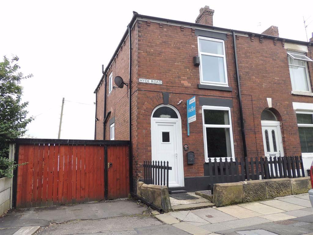 2 bedroom end of terrace house for sale in Hyde Road, Denton