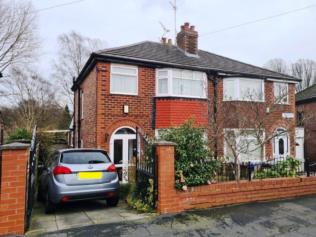 3 bedroom semidetached house for sale in Lydgate Road, Droylsden, M43
