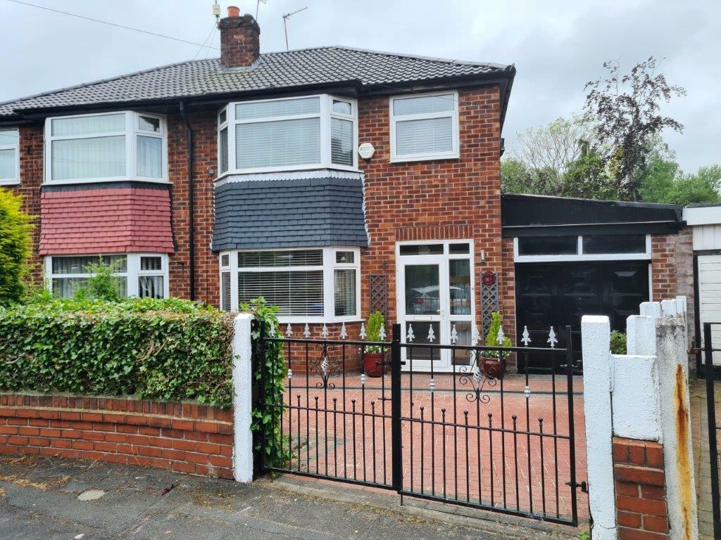 3 bedroom semidetached house for sale in Peebles Drive, Clayton Bridge
