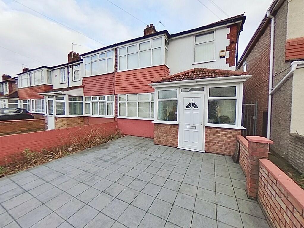 4 bedroom end of terrace house for sale in Lansbury Drive, Hayes