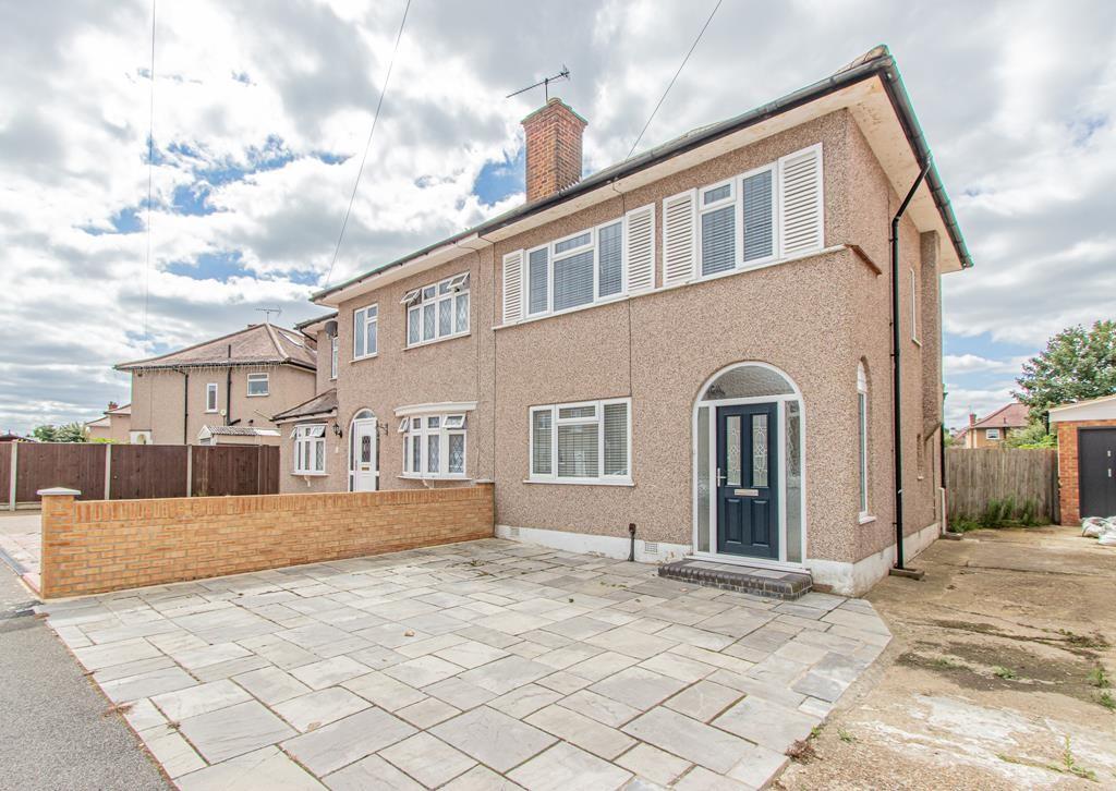 3 Bedroom Semi-detached House For Sale In Lansbury Drive, Hayes ...