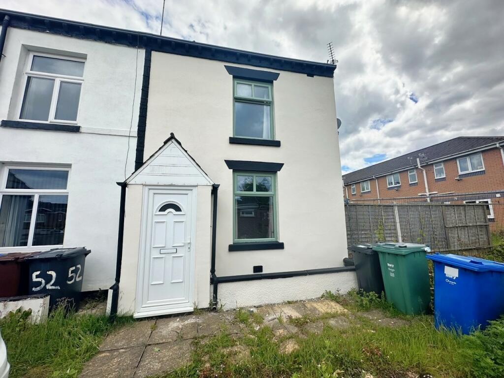 2 bedroom end of terrace house for sale in Snape Street, Radcliffe