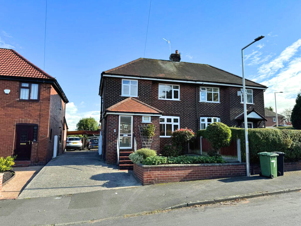 3 bedroom semidetached house for sale in Berkeley Road, Hazel Grove