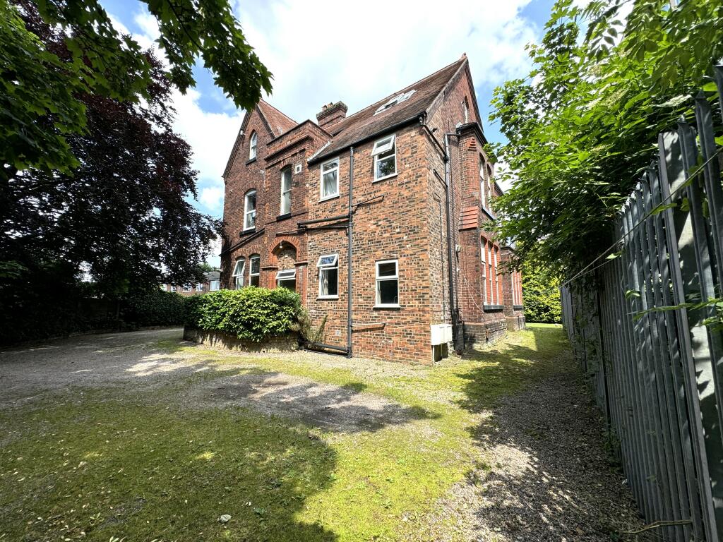 2 bedroom apartment for sale in Hampstead Lane Flat Hampstead House