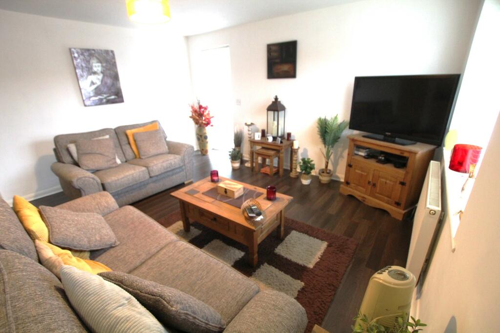 2 bedroom ground floor flat for sale in Lauren Court, Lower Bents Lane