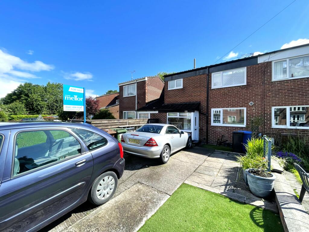 3 bedroom terraced house for sale in Parry Mead, Bredbury, SK6