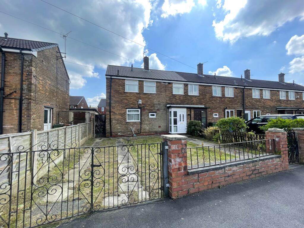 2 bedroom end of terrace house for sale in Shropshire Avenue