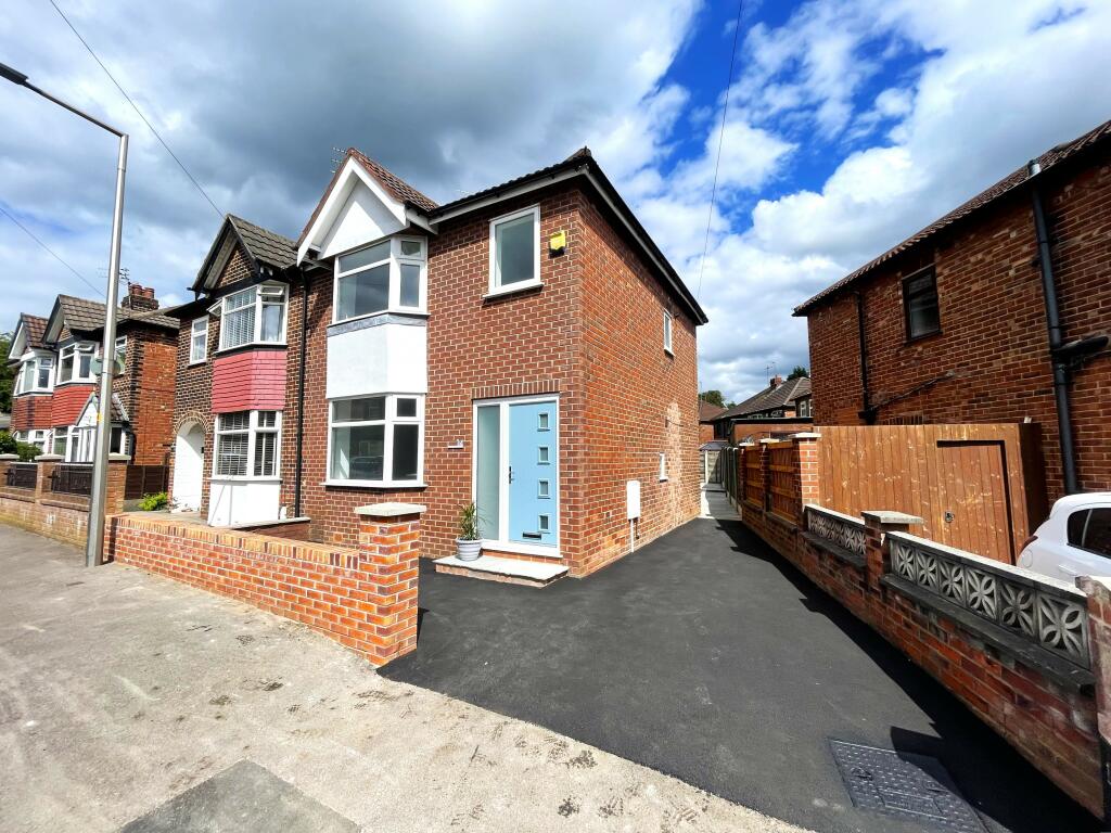 3 bedroom semidetached house for sale in Elm Tree Road, Bredbury