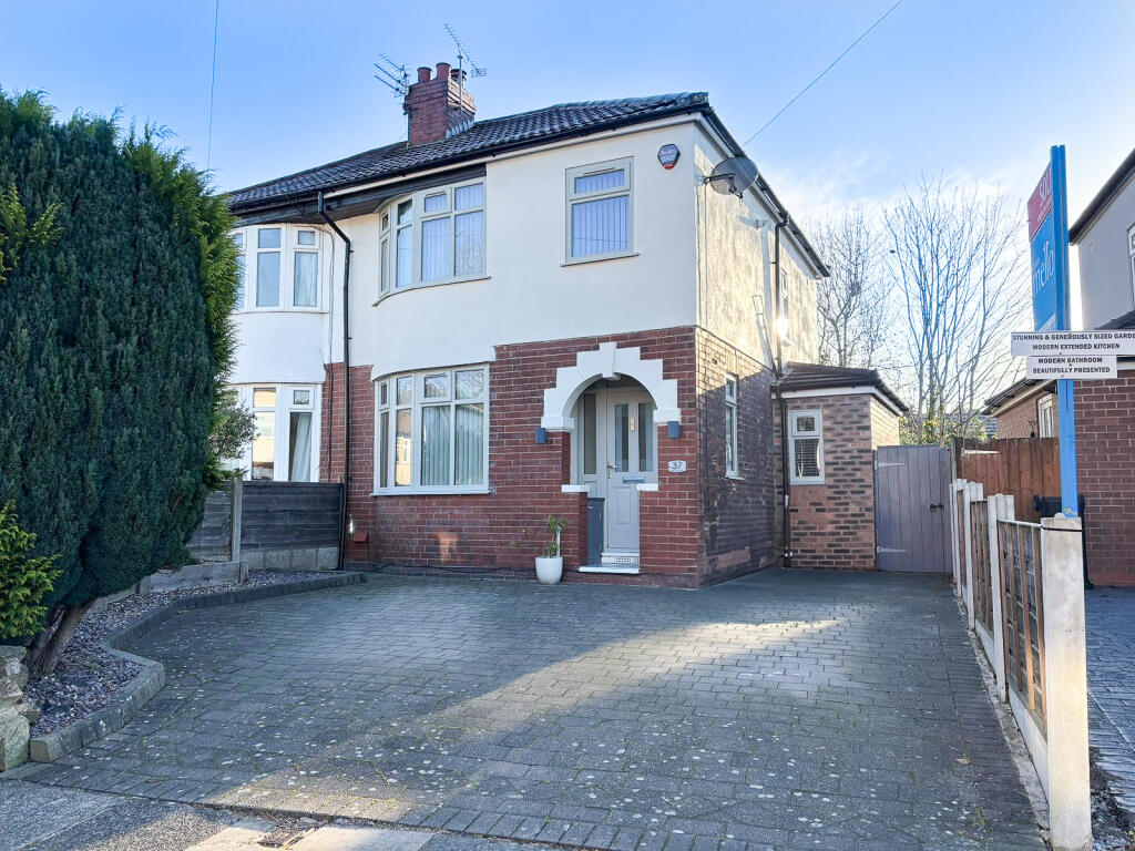 Main image of property: The Crescent, Bredbury