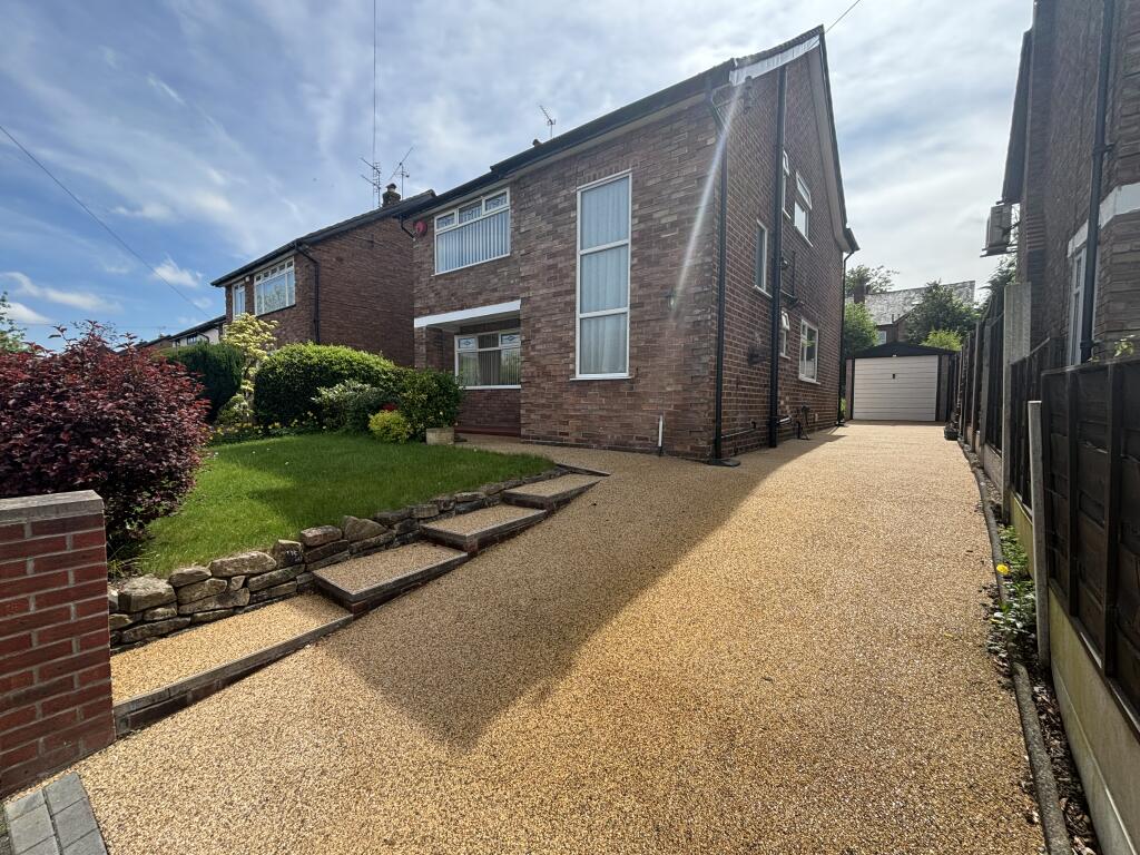 3 bedroom detached house for sale in Avondale Avenue, Hazel Grove, SK7