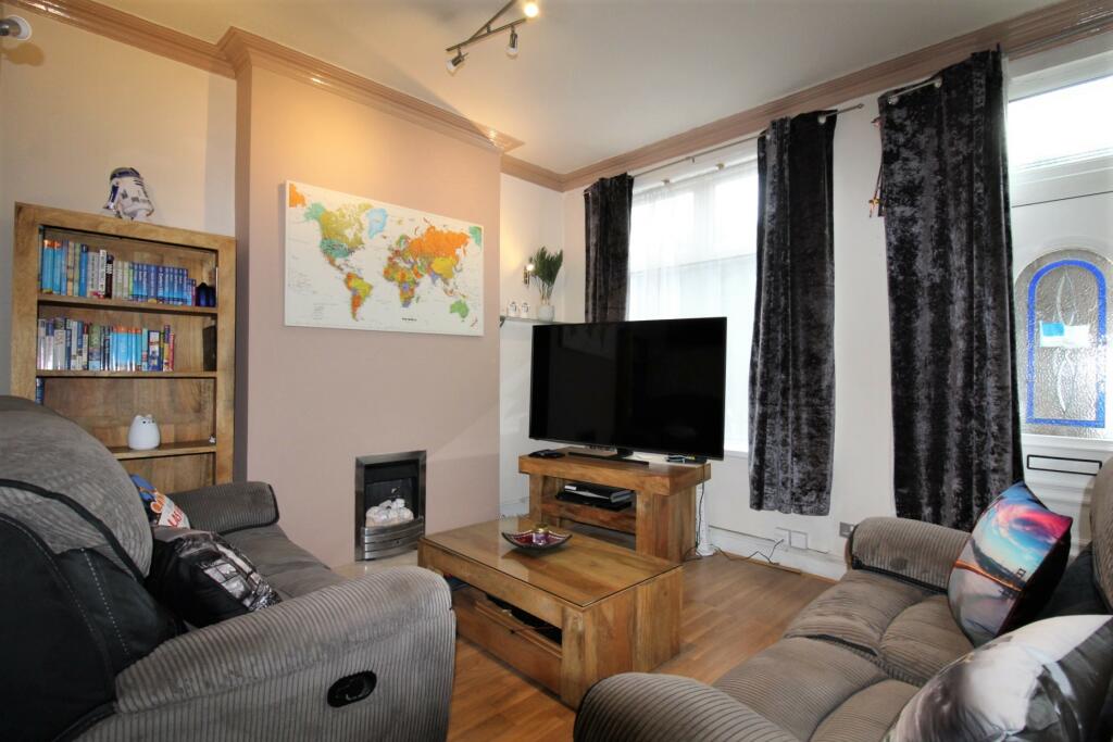 2 bedroom semidetached house for sale in Hardcastle Road, Edgeley, SK3