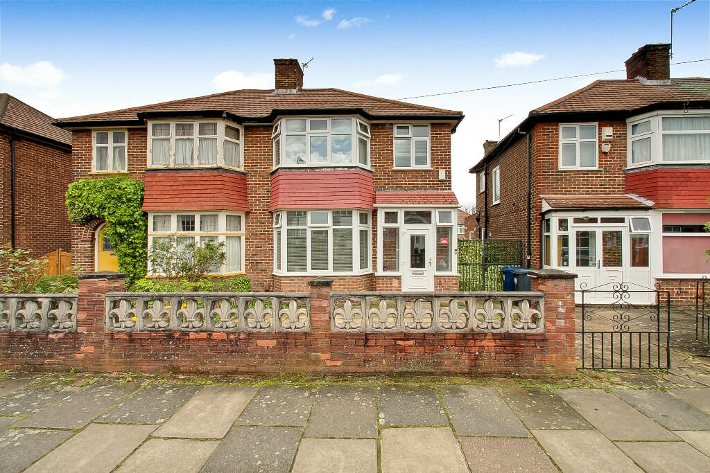 3 bedroom semidetached house for sale in Oakwood Crescent, Greenford