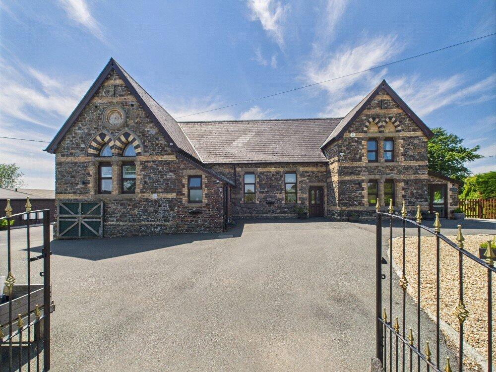 9 bedroom detached house