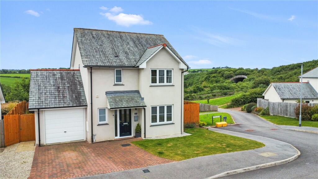 3 bedroom detached house for sale in Chestnut Drive, Dobwalls, Liskeard