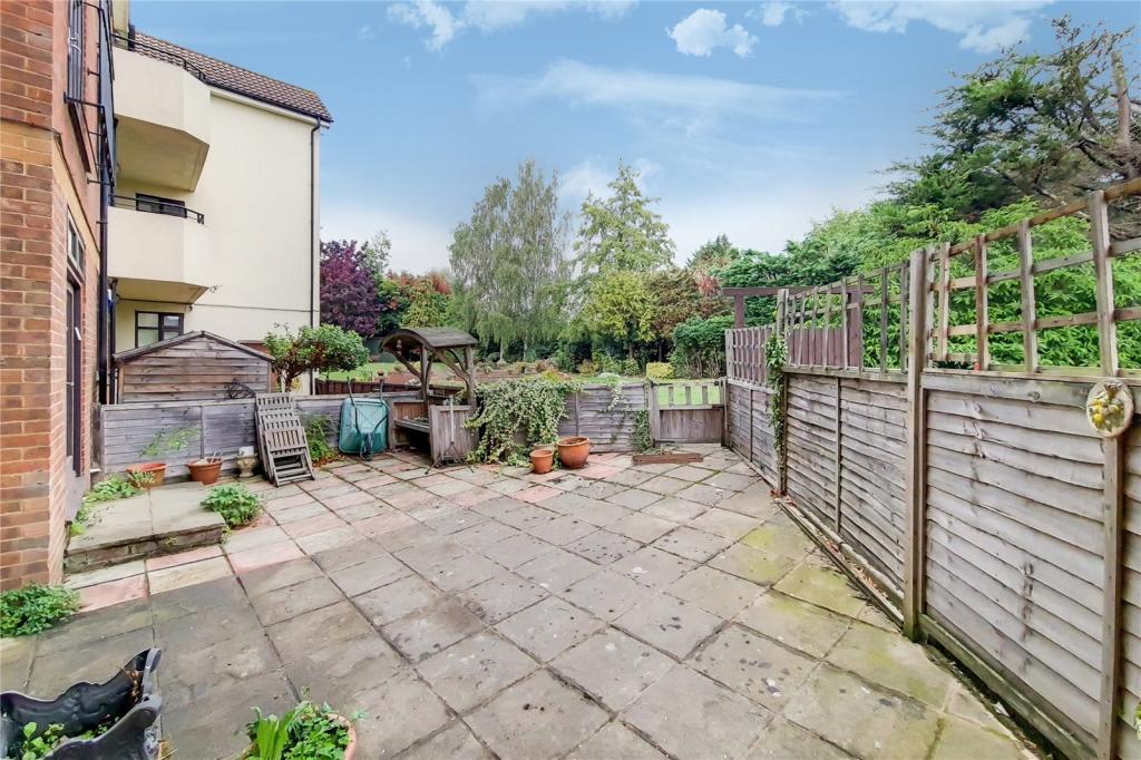 2 bedroom apartment for sale in Edgware Way, Edgware, HA8