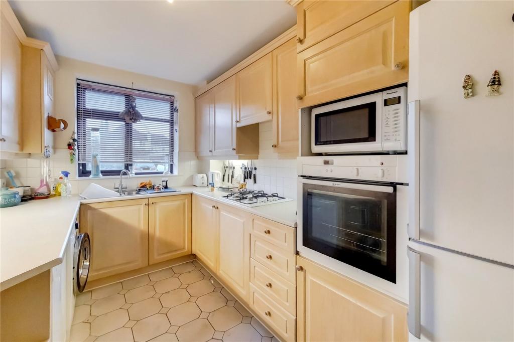 2 bedroom apartment for sale in Edgware Way, Edgware, HA8