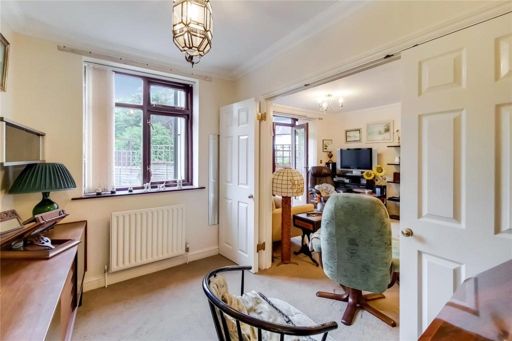 2 bedroom apartment for sale in Edgware Way, Edgware, HA8