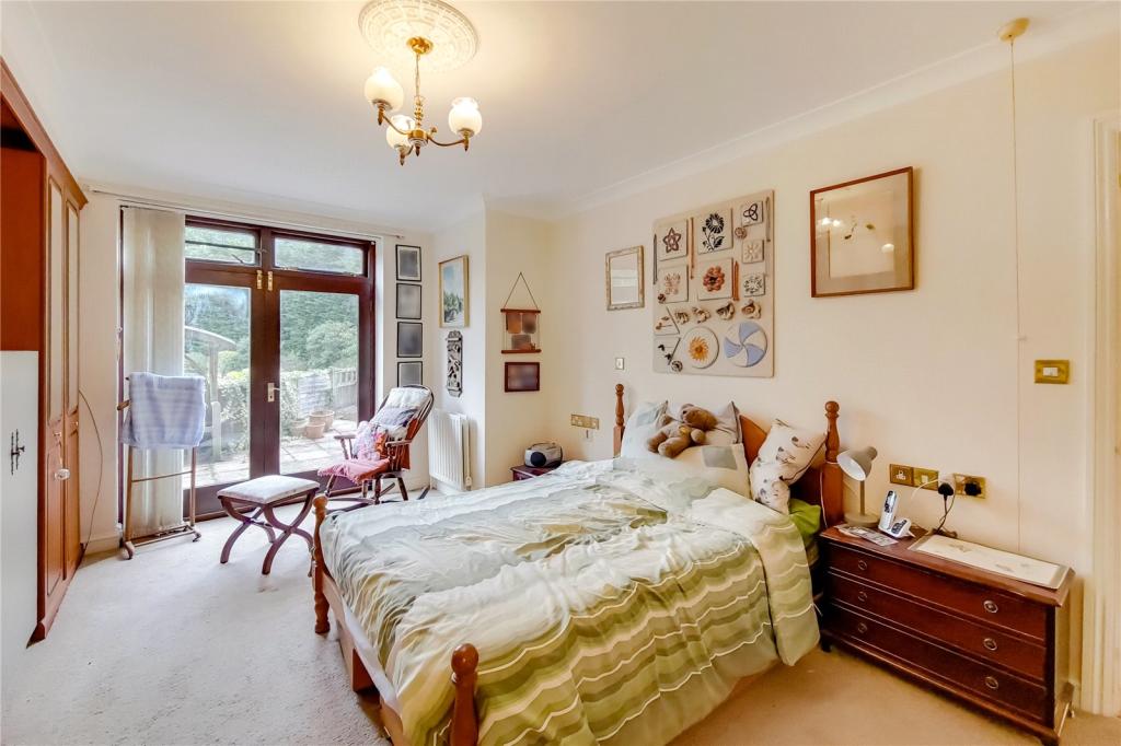 2 bedroom apartment for sale in Edgware Way, Edgware, HA8