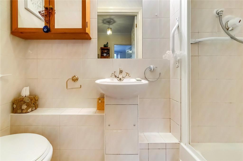 2 bedroom apartment for sale in Edgware Way, Edgware, HA8