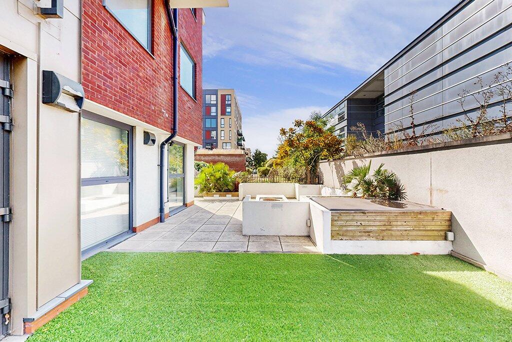Main image of property: Green Lane, Edgware, HA8
