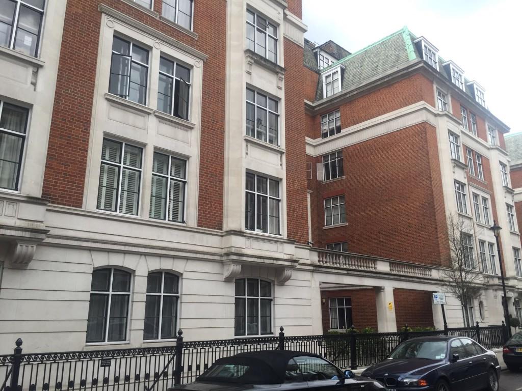 1 bedroom flat for rent in Hallam Street, London, W1W