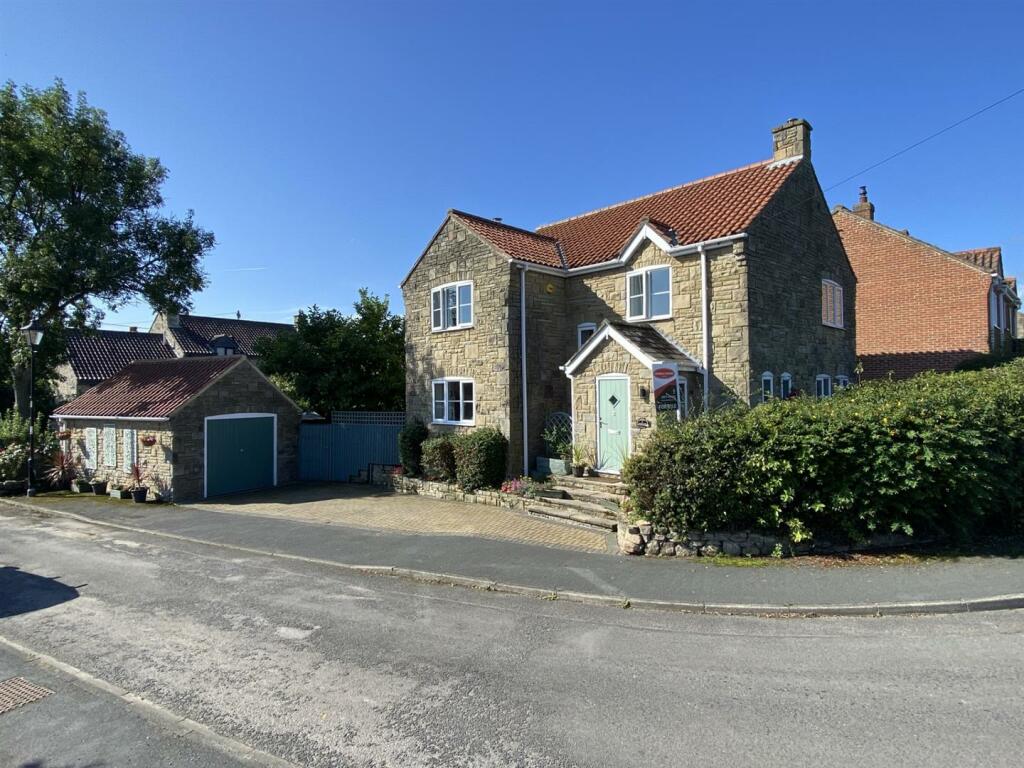 4 bedroom detached house for sale in Meadow Lane, Snape, Bedale, DL8