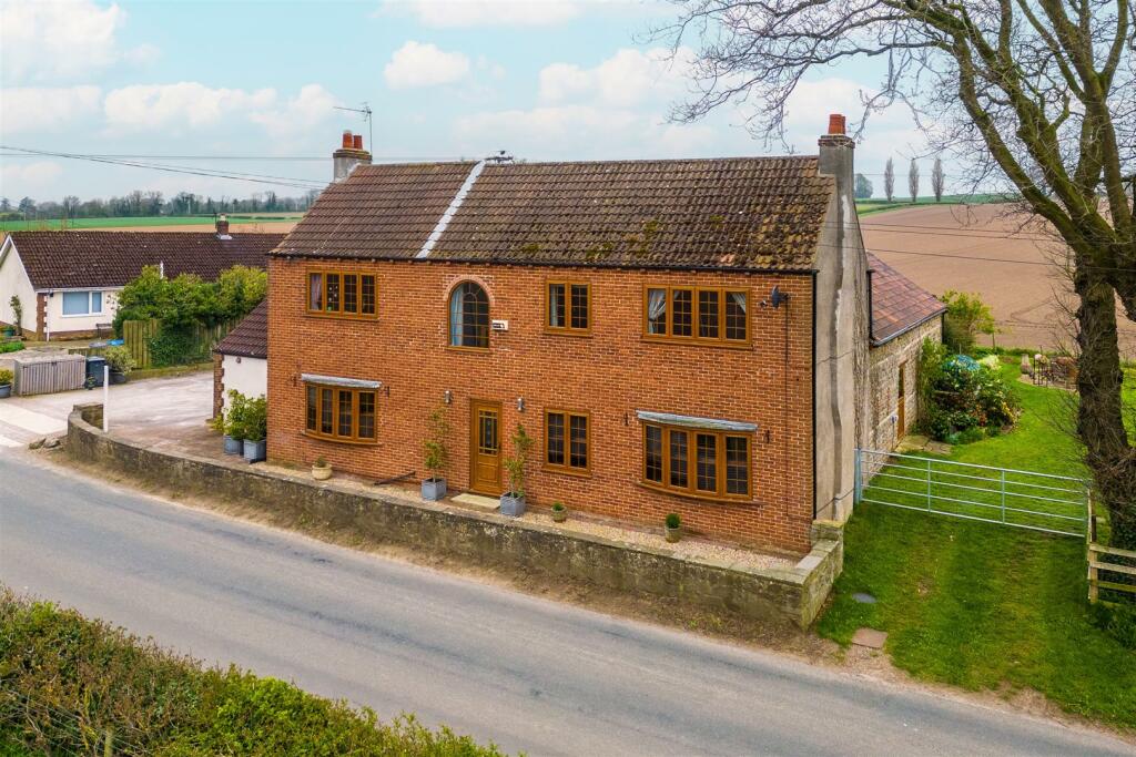 5 bedroom detached house for sale in Low Street, Little Fencote
