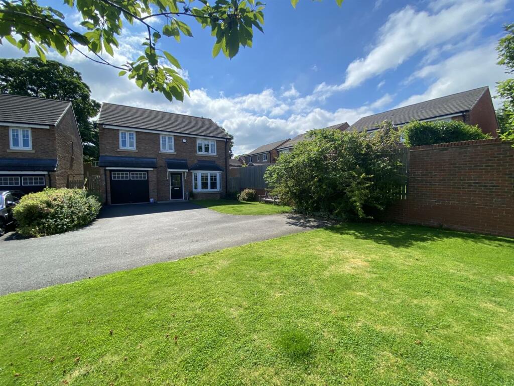 4 bedroom detached house for sale in Falcon Place, Aiskew, Bedale, DL8
