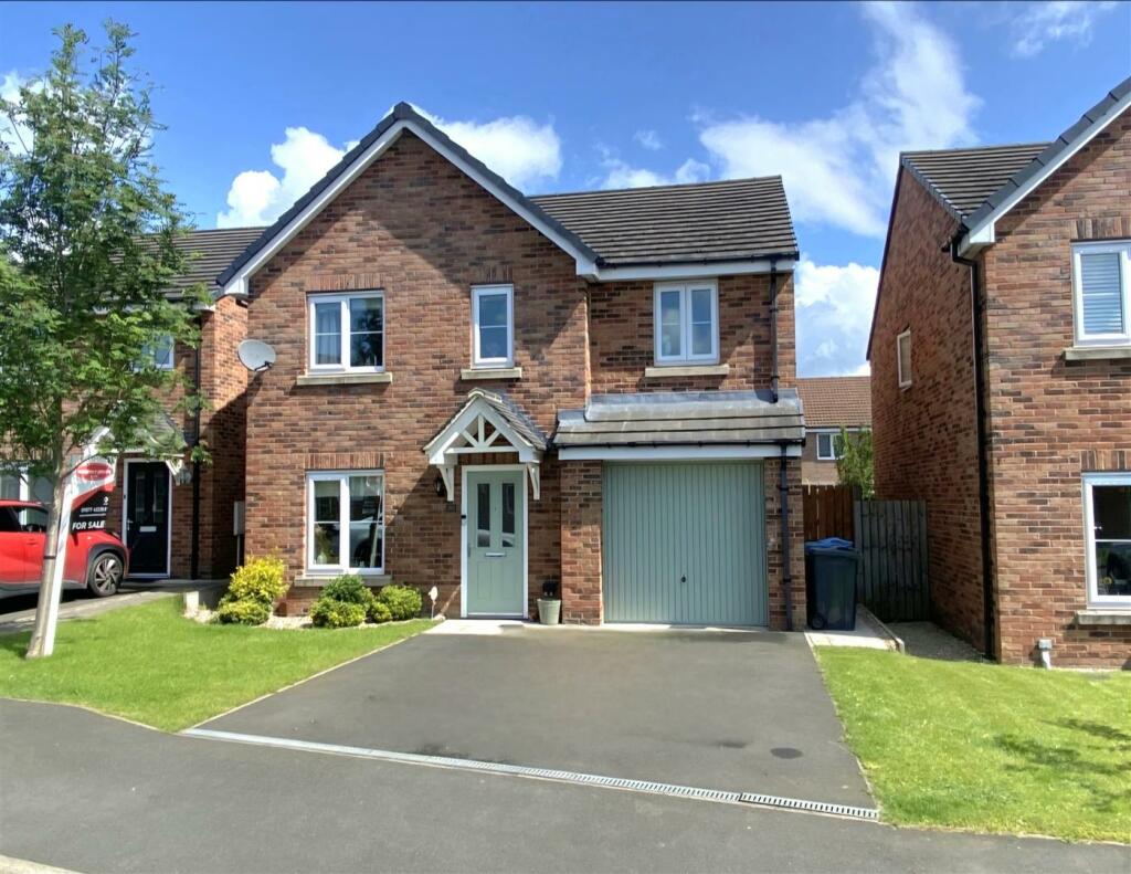 4 bedroom detached house for sale in Jubilee Road, Aiskew, Bedale, DL8