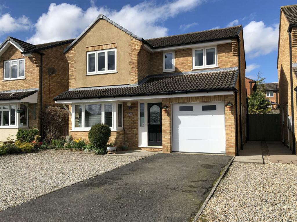 4 bedroom detached house for sale in Sandhill Lane, Aiskew, Bedale, DL8