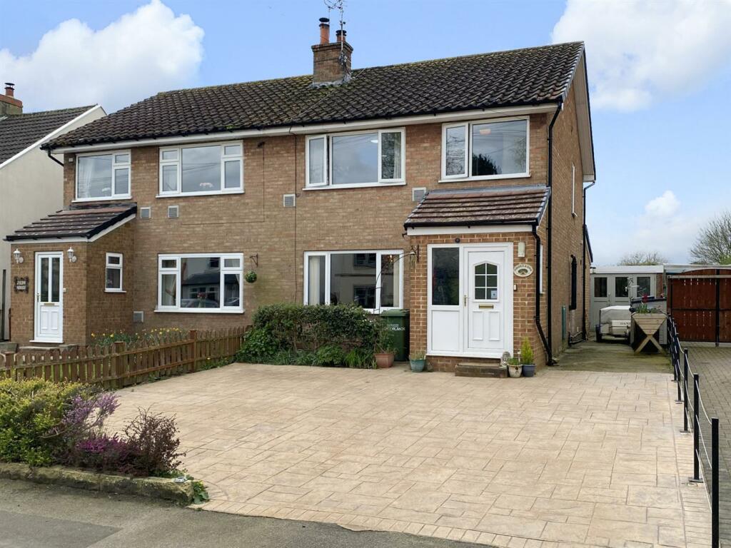 3 bedroom semidetached house for sale in Burneston, Bedale, DL8