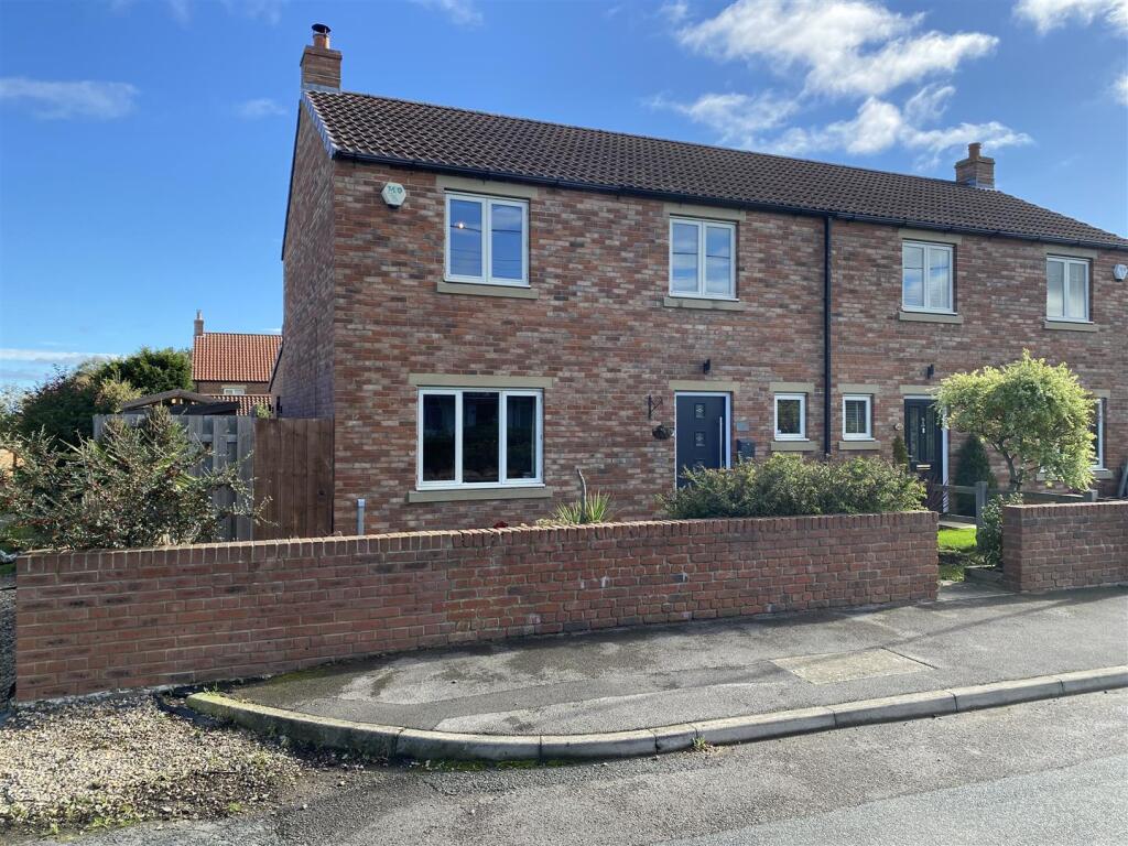Main image of property: 16B Low Street