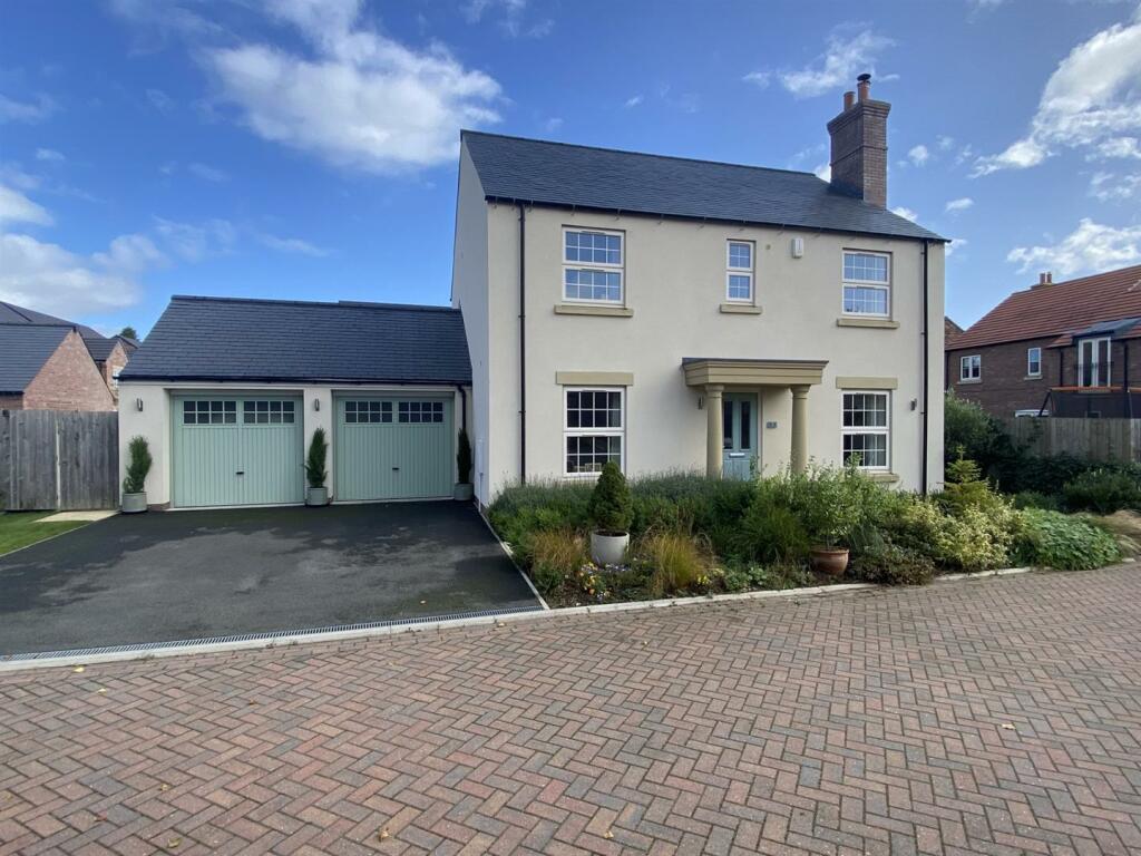 4 bedroom detached house for sale in Moorfields, Little Crakehall