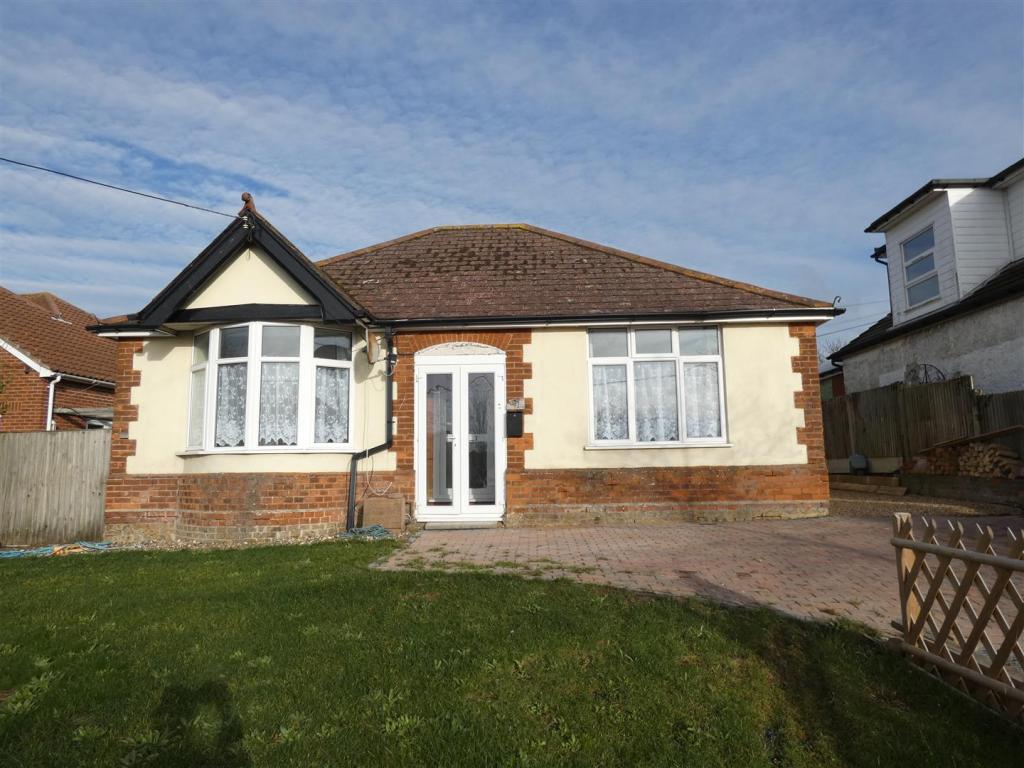 2 bedroom bungalow for rent in Millstrood Road, Whitstable, CT5
