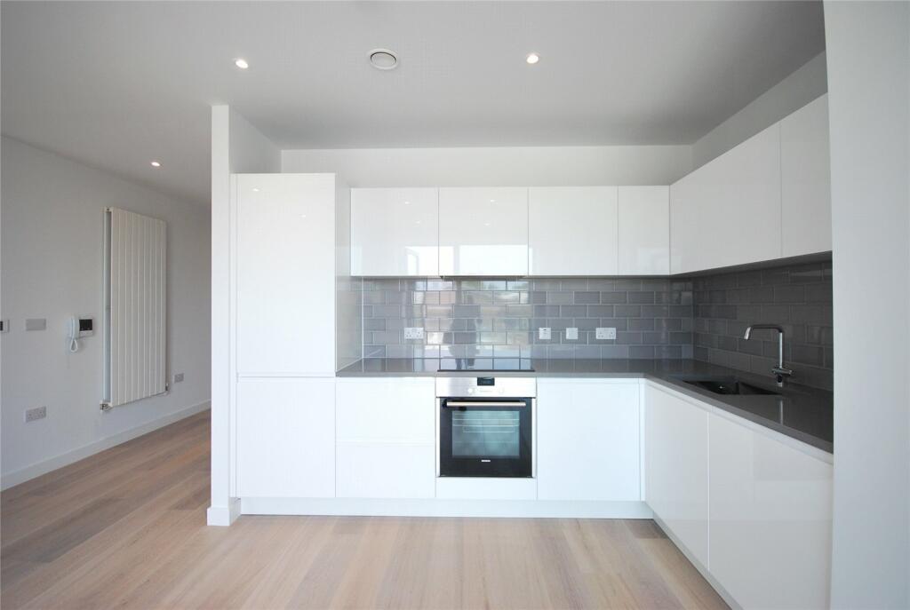 Studio flat for rent in Fairwater House, 1 Street, E16