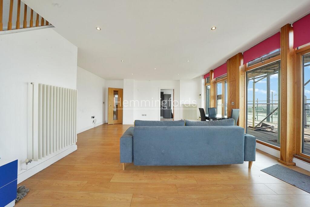 Main image of property: Western Beach Apartments, 
36 Hanover Avenue, E16