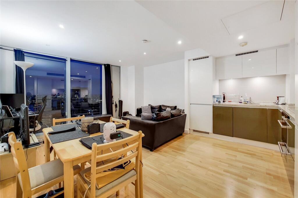 Main image of property: Landmark West Tower, 
22 Marsh Wall, E14