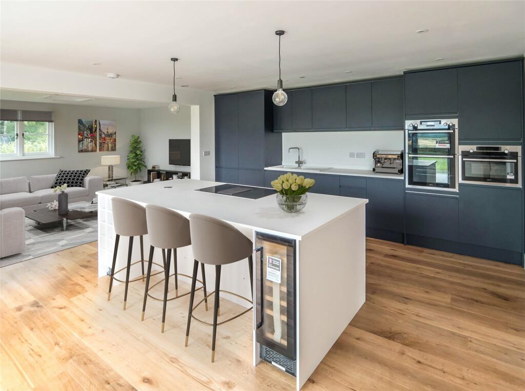 6 bedroom detached house for sale in Horns Corner, Catsfield, TN33